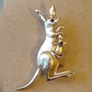 Avon Kangaroo & Joey Articulated Brooch Pin